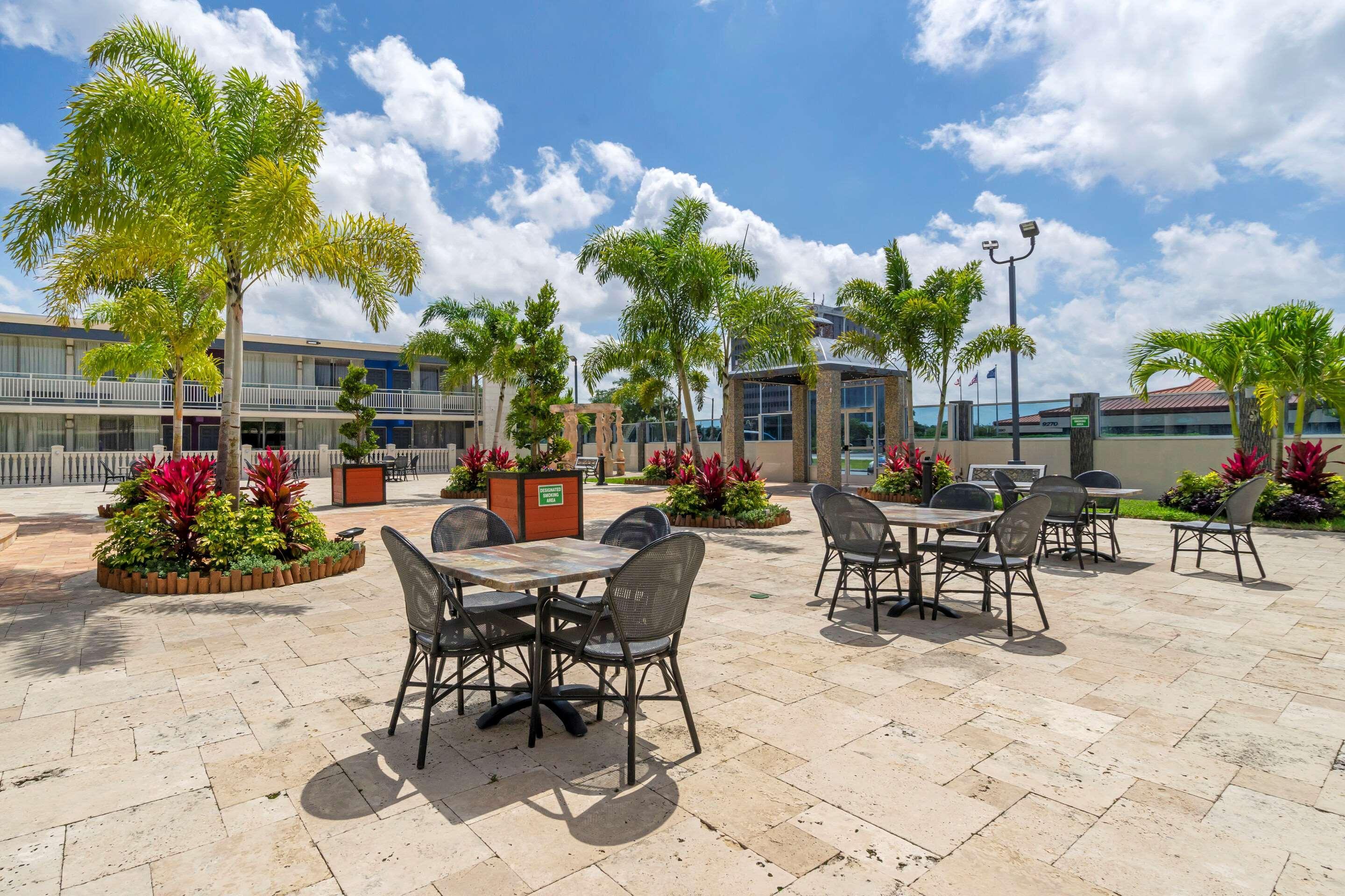 Quality Inn And Conference Center Tampa-Brandon Heartland Εξωτερικό φωτογραφία