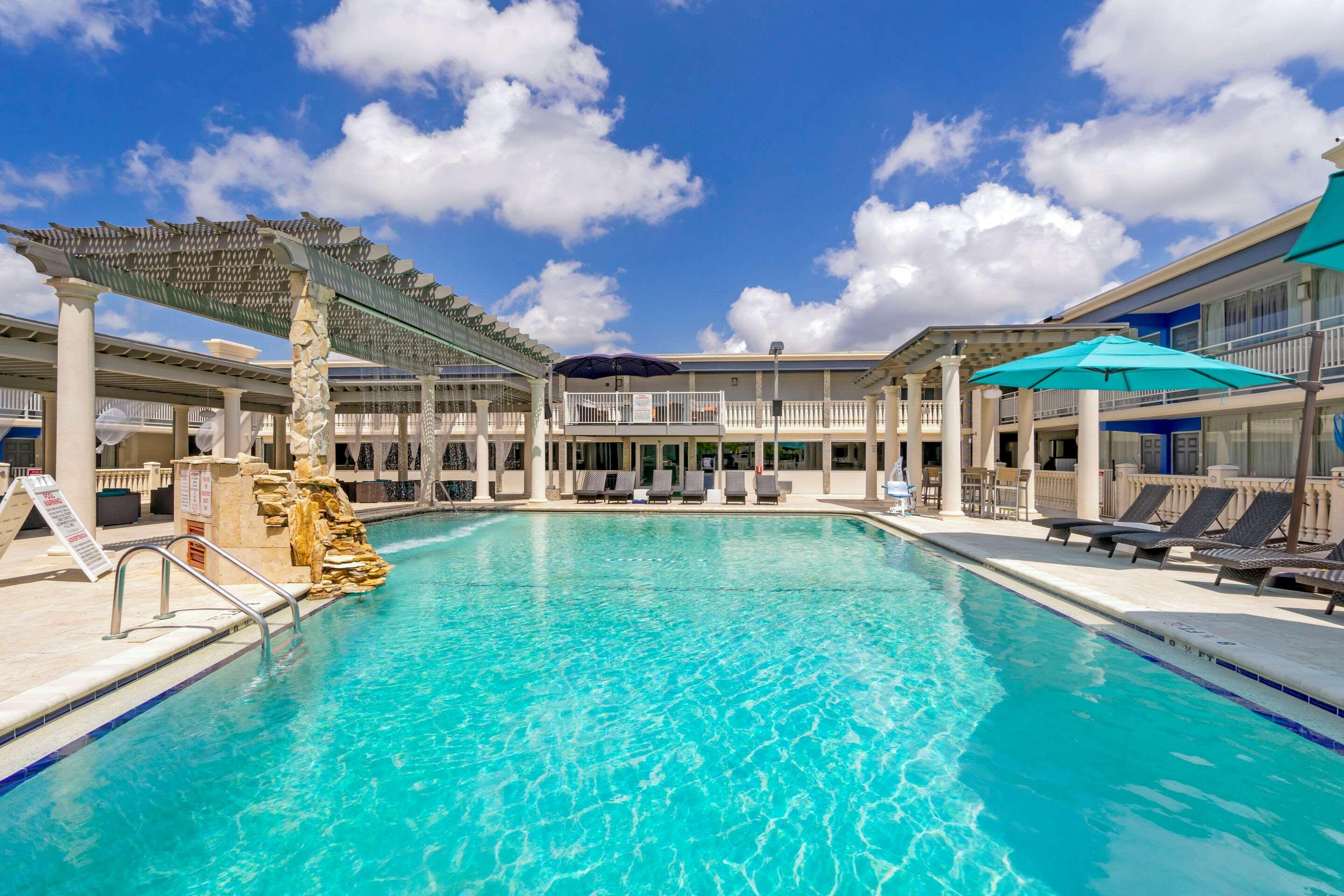 Quality Inn And Conference Center Tampa-Brandon Heartland Εξωτερικό φωτογραφία