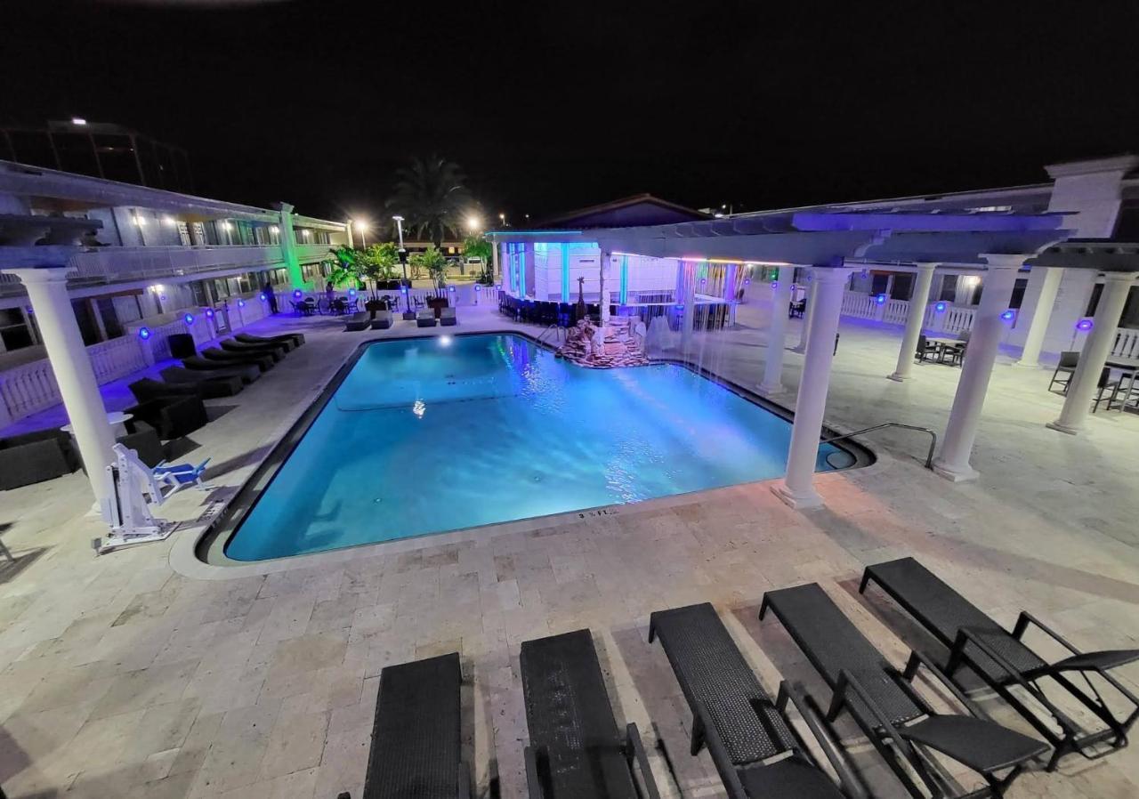 Quality Inn And Conference Center Tampa-Brandon Heartland Εξωτερικό φωτογραφία
